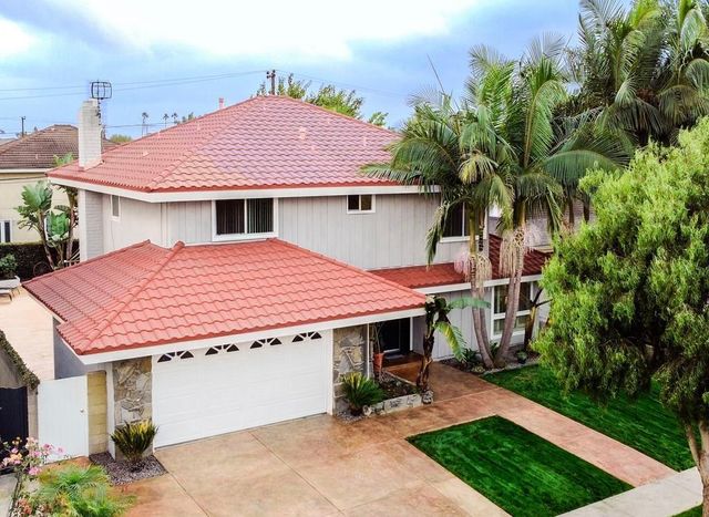 6122 Softwind Dr, Huntington Beach, CA 92647