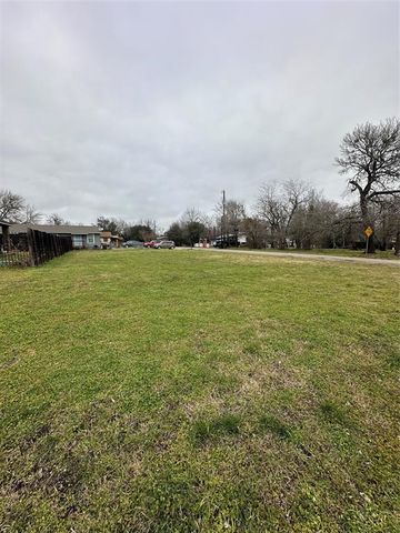 1003 Proctor St, Lockhart, TX 78644