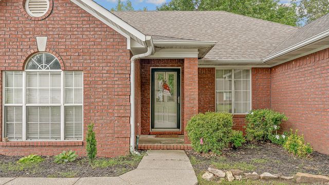 6902 Deerwood Dr, Paragould, AR 72450