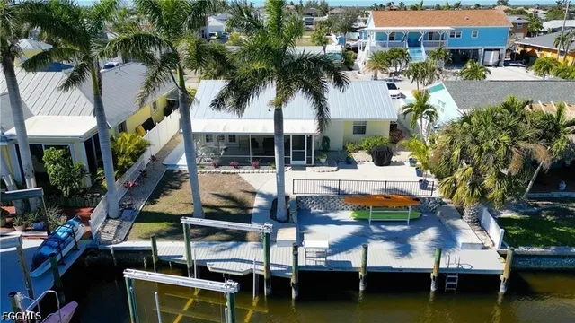 12262 Boat Shell Dr, Matlacha Isles, FL 33991