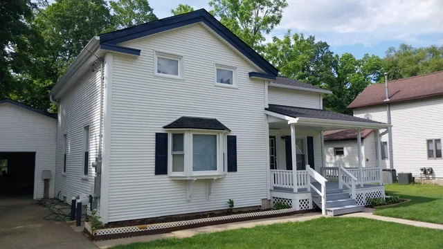 240 W  Battle Creek St, Galesburg, MI 49053