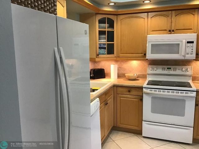 260 NW 76th Ave #201, Margate, FL 33063