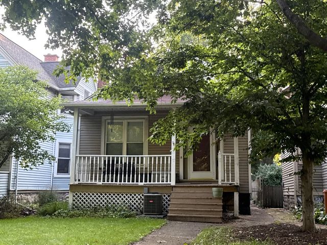 71 Groveland Ave, Riverside, IL 60546