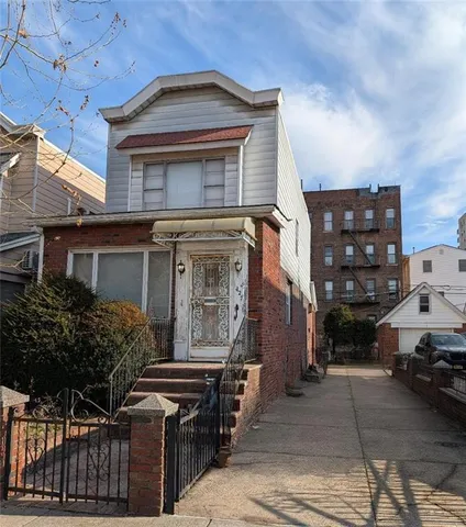 1427 E  4th St, Brooklyn, NY 11230