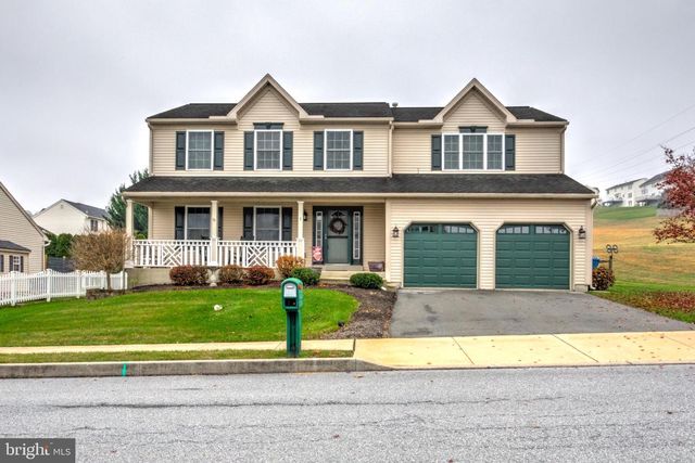 4 Crestview Dr, Sinking Spring, PA 19608