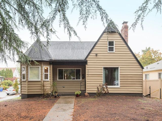 205 NE Rosa Parks Way #BASEMENT, Portland, OR 97211