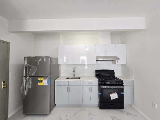2349 E  22nd St #2F, Brooklyn, NY 11229