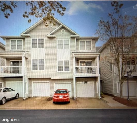 4604 Superior Sq #Penthouse 4, Fairfax, VA 22033