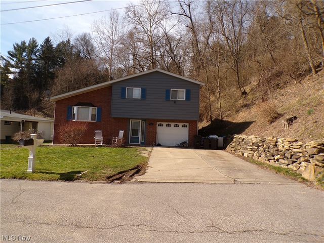 125 Greentree Ln, Weirton, WV 26062