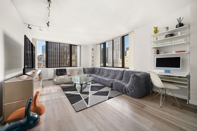 445 5th Ave #21A, New York, NY 10016