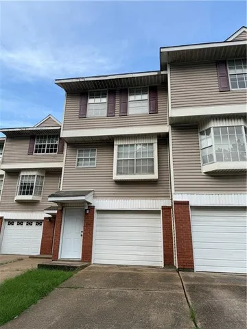 2 Blueberry Hill St, Pineville, LA 71360