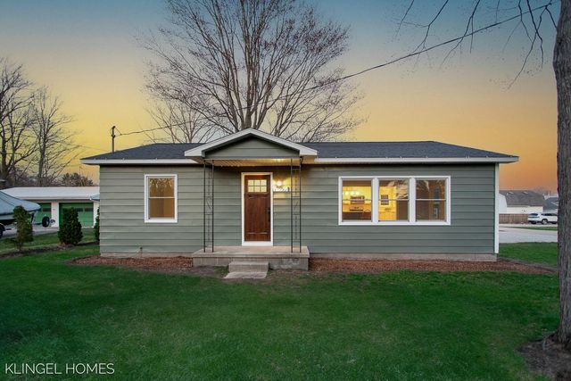 17550 Doric St, Spring Lake, MI 49456