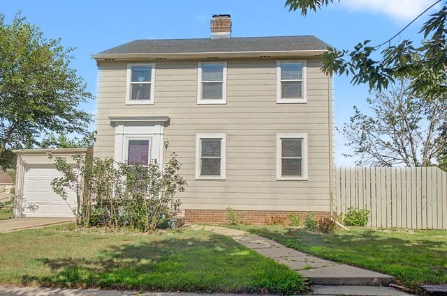 608 9th St, Worthington, MN 56187