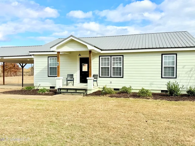 1116 James Rd, Gore Springs, MS 38929