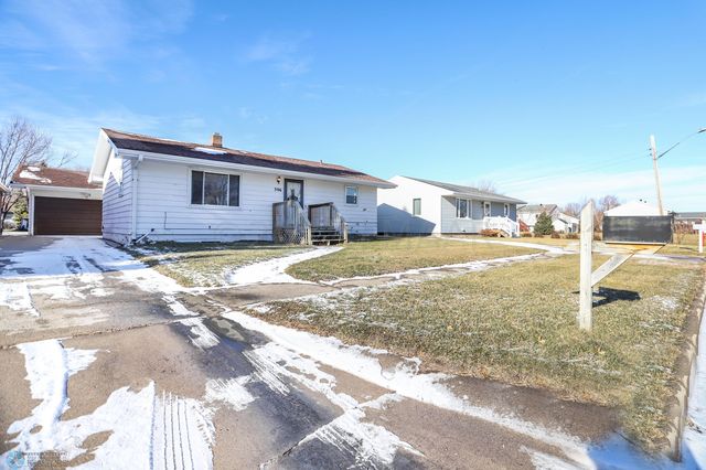 306 3rd St NW, Dilworth, MN 56529