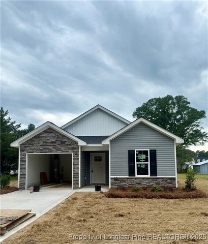 412 Maple St, Roseboro, NC 28382