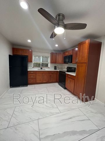 2755 Dow St, Honolulu, HI 96817