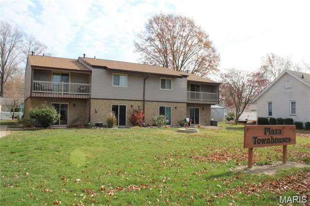 1503 Poplar St #8, Highland, IL 62249
