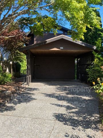 2114 41st Ave SW, Seattle, WA 98116
