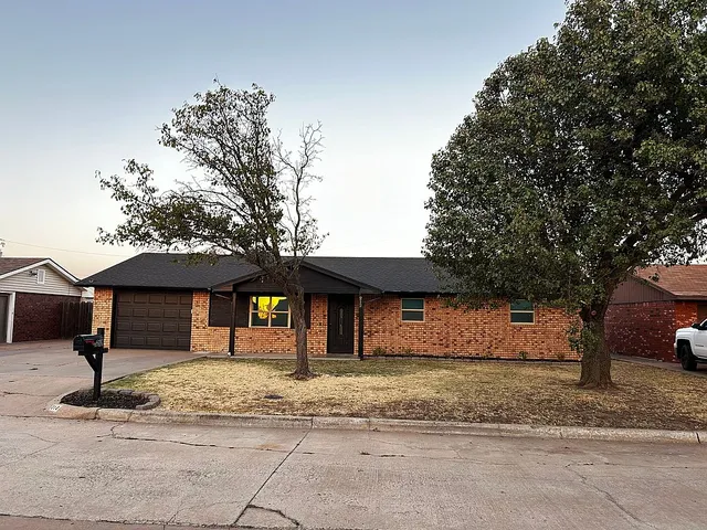 212 Vona St, Fairview, OK 73737
