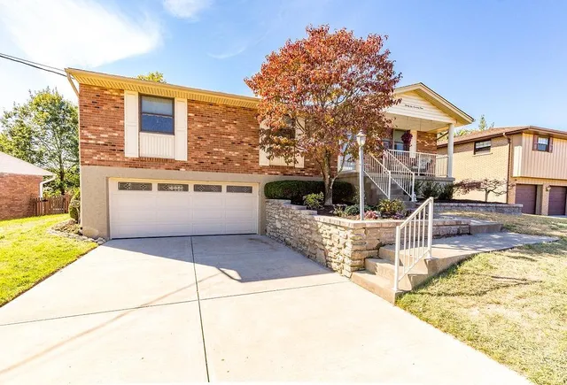 3271 Linsan Dr, Cincinnati, OH 45239