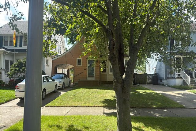 733 Emmons Blvd, Wyandotte, MI 48192
