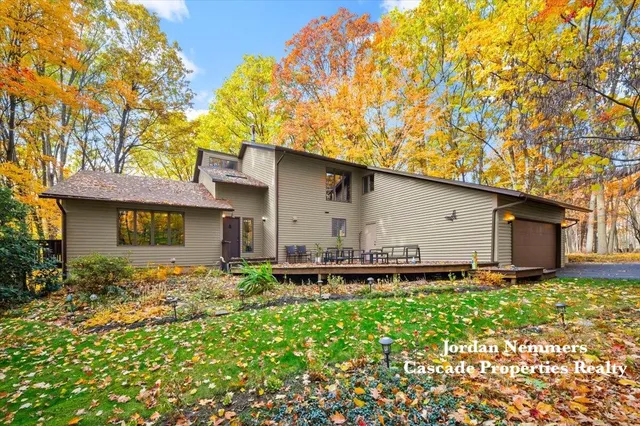 6030 Champagne Ct SE, Grand Rapids, MI 49546
