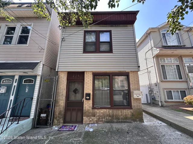 228 Sand Ln, Staten Island, NY 10305