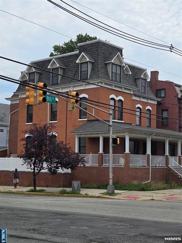105 W  8th St, Bayonne, NJ 07002