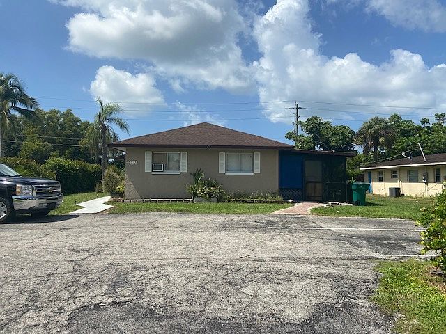 4410 Gulfstream Dr, Naples, FL 34112