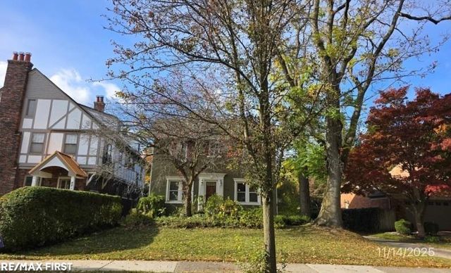 425 Rivard Blvd, Grosse Pointe, MI 48230