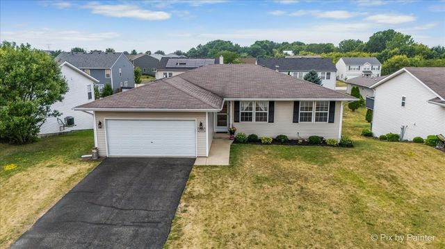 8358 Crooked Bend Rd, Roscoe, IL 61115