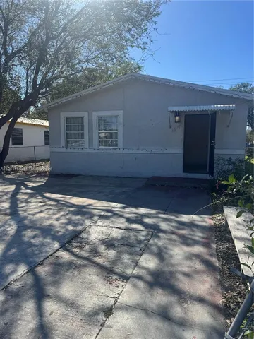 1940 NW 96th St, Miami, FL 33147