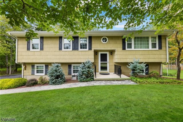 541 Garretson Rd, Bridgewater, NJ 08807