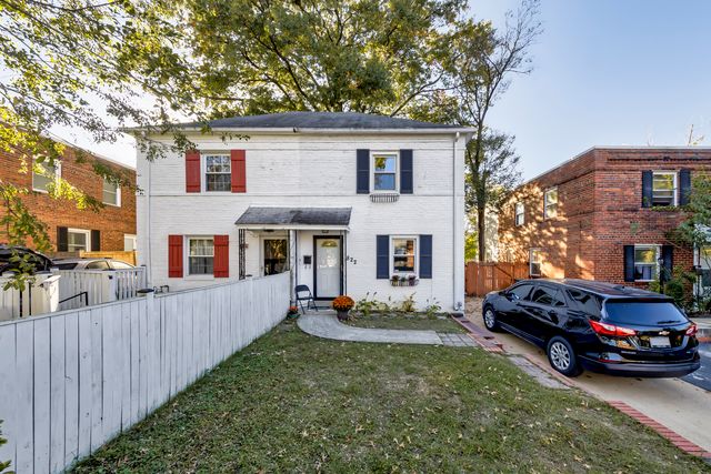 822 S  Ivy St, Arlington, VA 22204