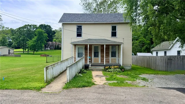 3 Pottstown St, Dunbar, PA 15431