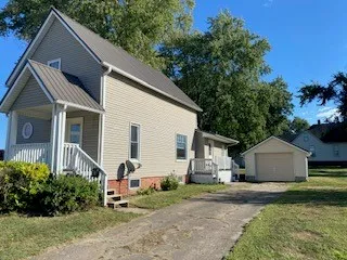 9 W  2nd St, Pana, IL 62557