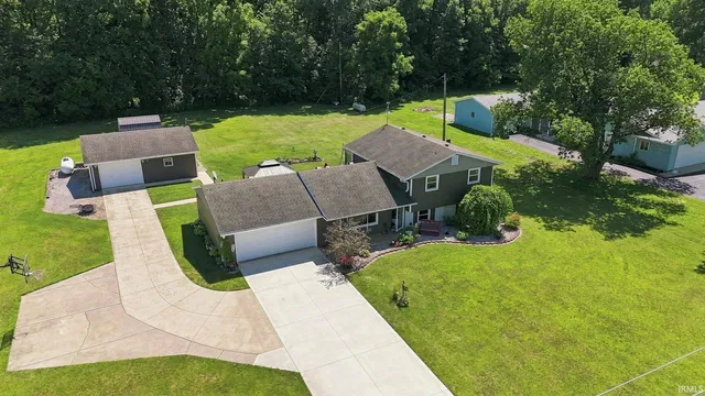 12328 Johnson Rd, Churubusco, IN 46723
