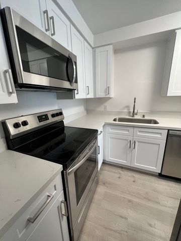 837 3rd St #205, Santa Monica, CA 90403