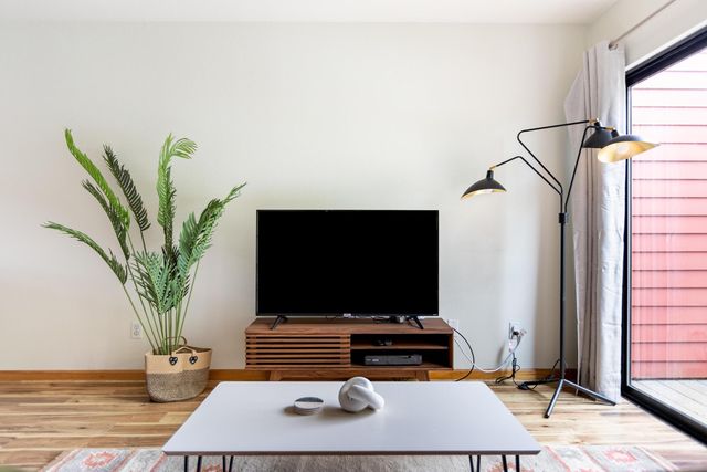 920 NW Naito Pkwy #JX, Portland, OR 97209