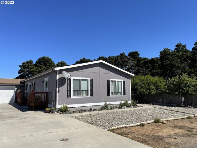 410 13th St SW, Bandon, OR 97411