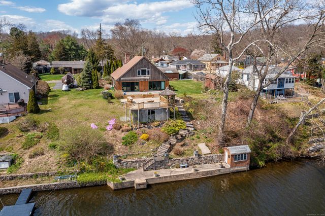 30 Waterview Dr, Sandy Hook, CT 06482
