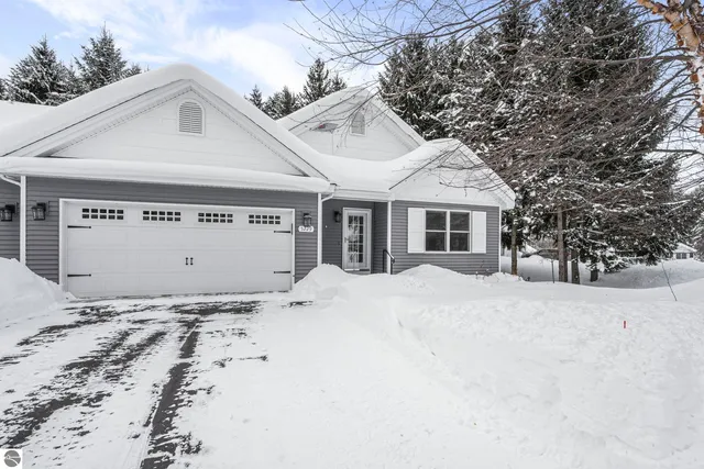 5229 Chestnut Ct #15, Traverse City, MI 49685