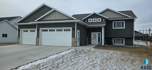 1208 E  6th St, Volga, SD 57071