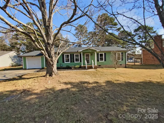 506 Queens Gate Dr, Kannapolis, NC 28083