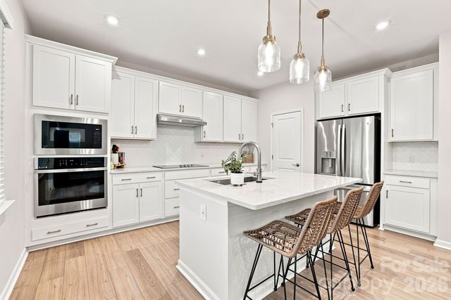 8226 Franklin Trail St, Charlotte, NC 28227
