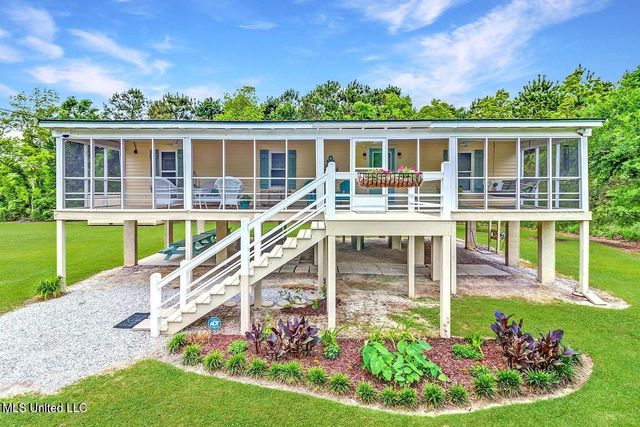 5225 Pointset Ave, Bay Saint Louis, MS 39520