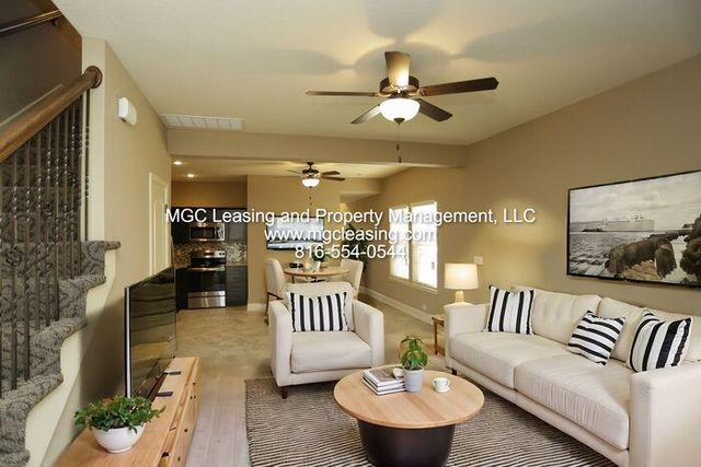2130 SW Timbertrace Ln, Lees Summit, MO 64082