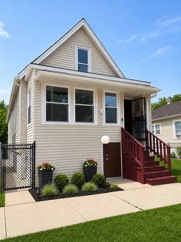 9236 S  Blackstone Ave, Chicago, IL 60619