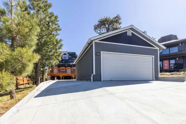 721 Villa Grove Ave, Big Bear City, CA 92314